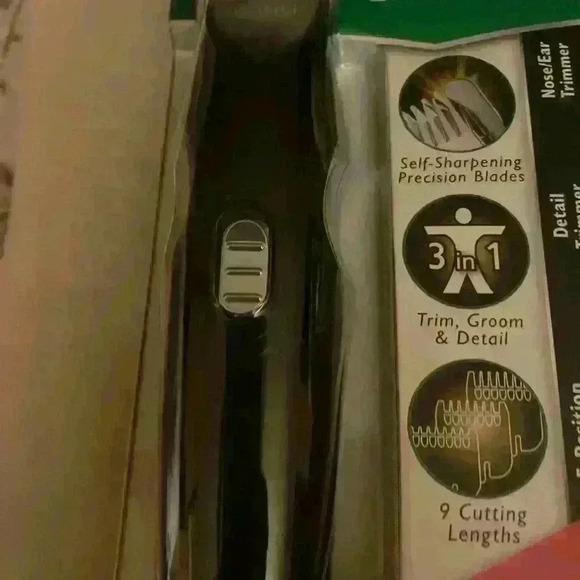 Triple play groomer . New in package , batteries required not included . - Picture 5 of 5